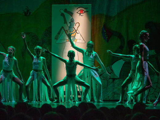 SPECTACLE DE FIN D'ANNÉE ASSOCIATION MOUV AND FIT' SPECTACLE DE FIN D'ANNÉE ASSOCIATION MOUV AND FIT'